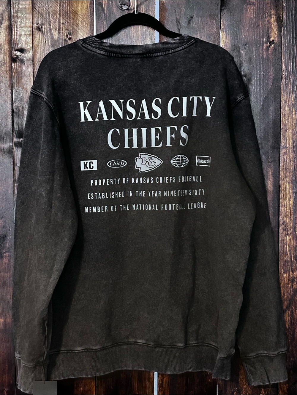 Fanatics Black Washed KC Chiefs Crewneck Sweatshirt - Picture 3 of 7